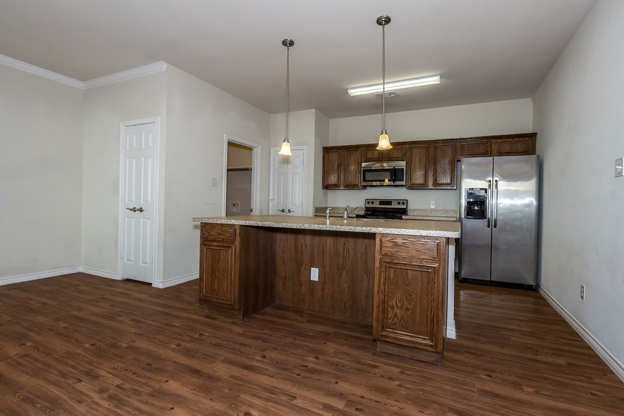 1001 Newcastle Dr - Photo 5 of 18