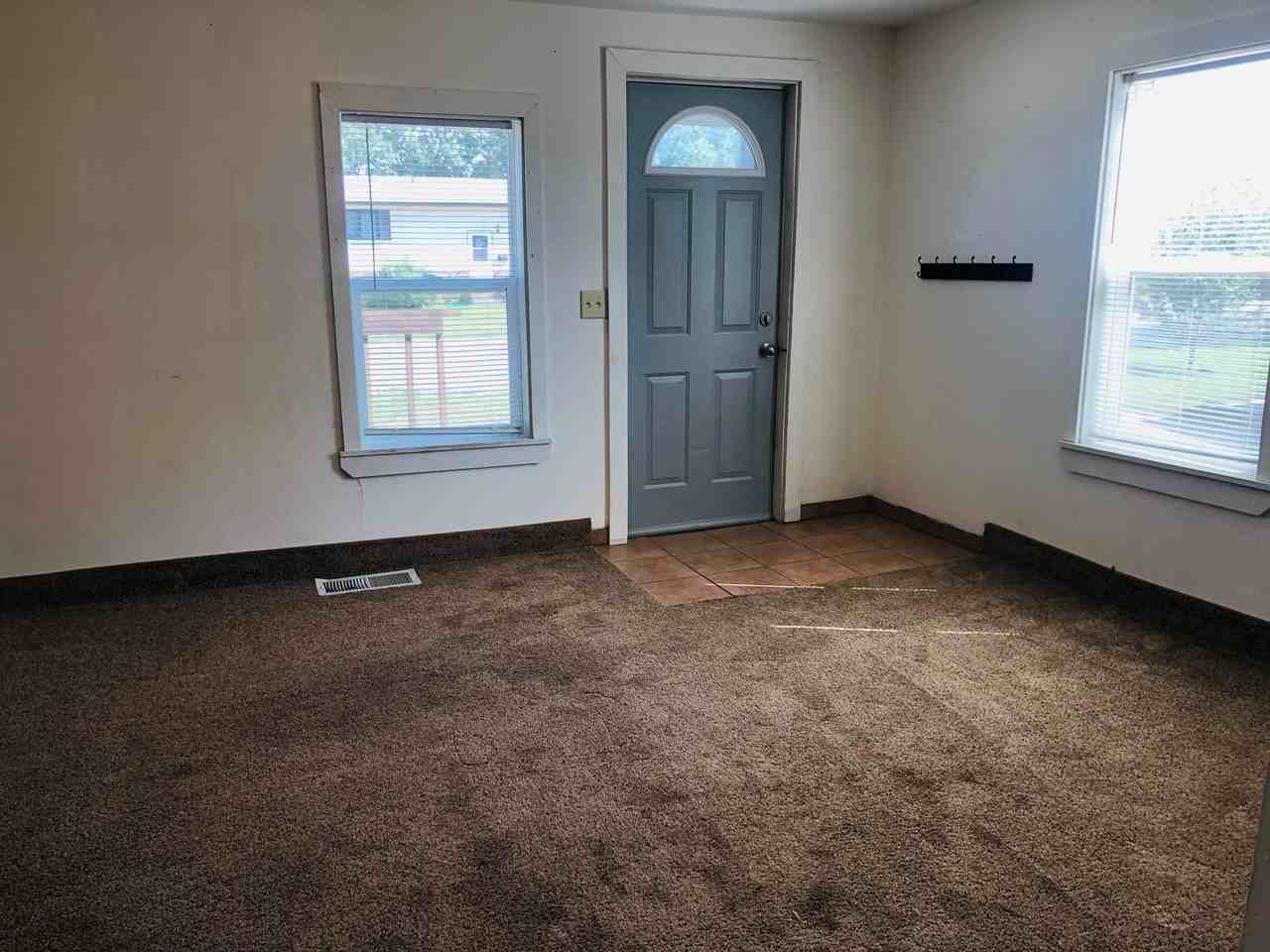 1600 2nd St Se - Photo 2 of 16