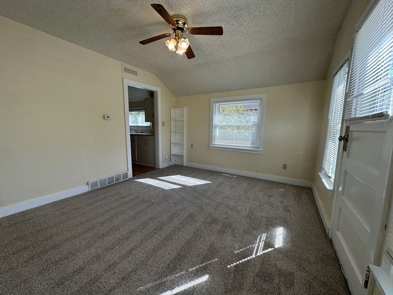 717 S 33rd St - Photo 4 of 11