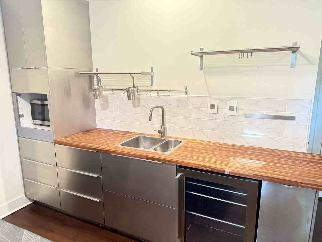 207 Harbour Place Dr - Photo 3 of 9