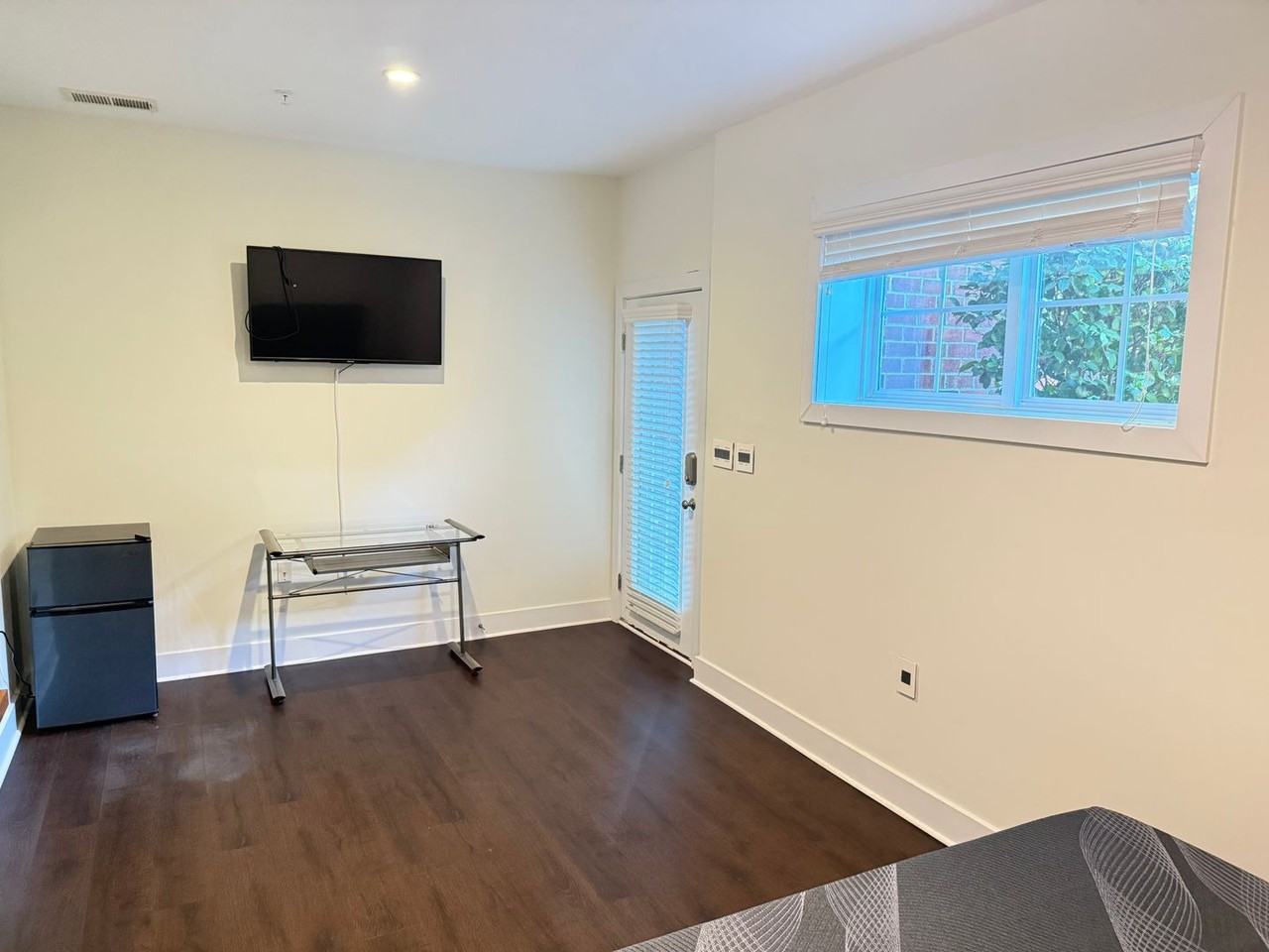 207 Harbour Place Dr - Photo 4 of 9