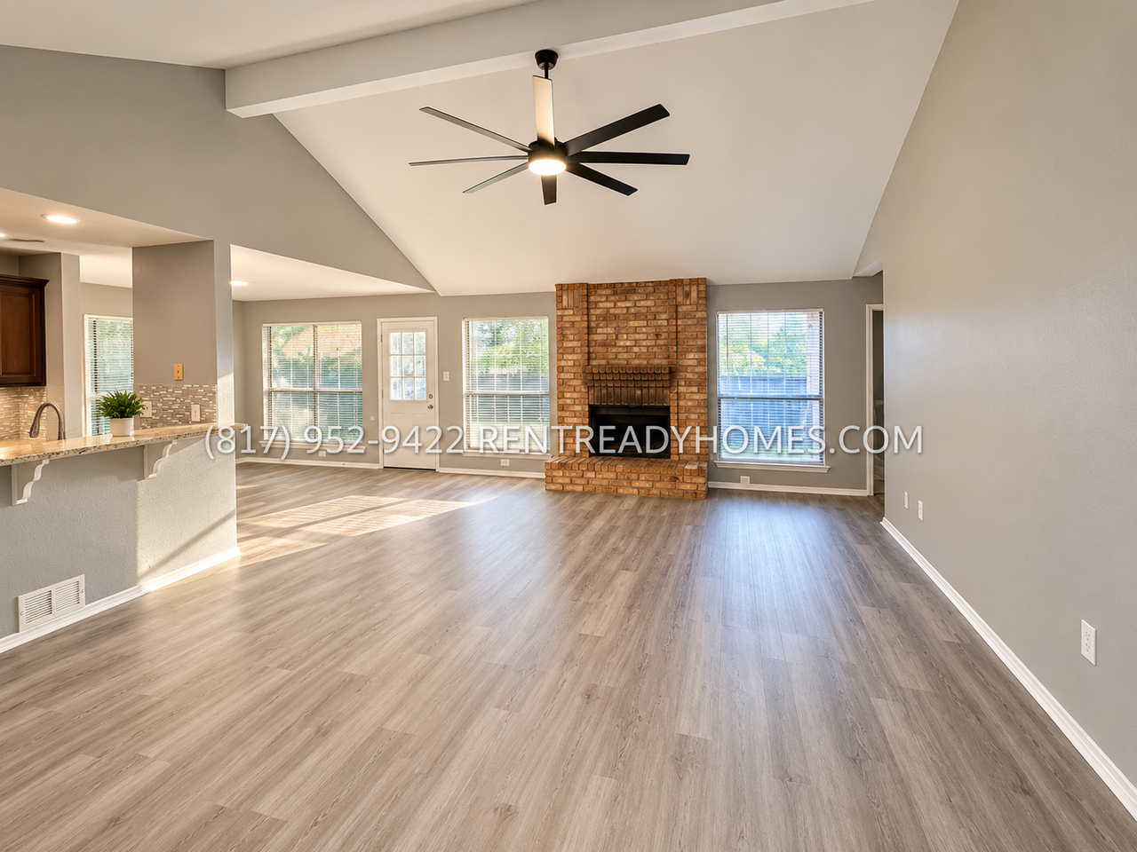 1056 Colony St - Photo 2 of 10