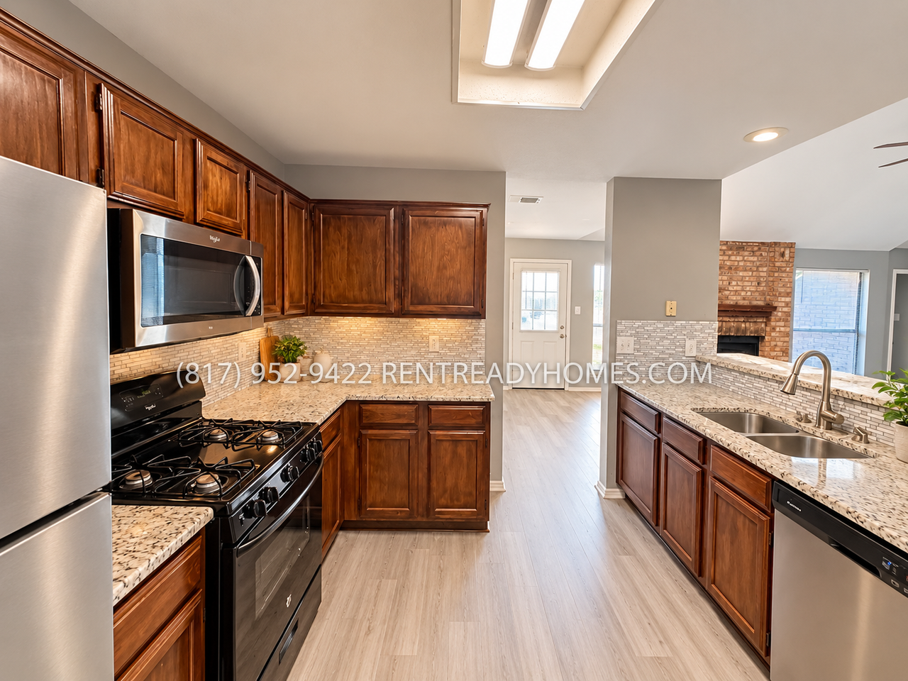 1056 Colony St - Photo 3 of 10