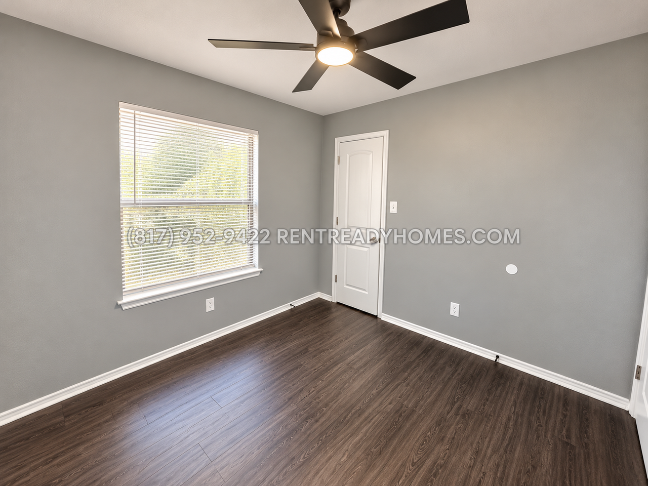 1056 Colony St - Photo 4 of 10
