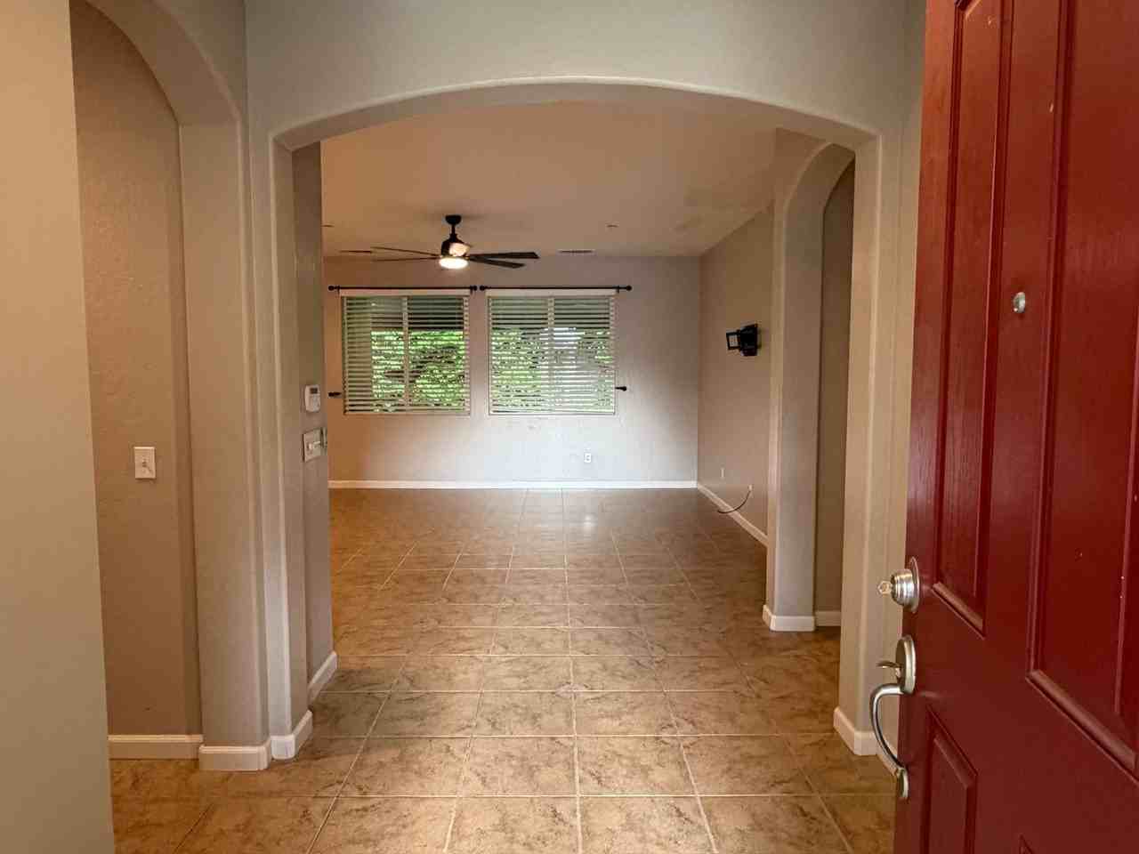 2101 N Lindsay Ct - Photo 2 of 23