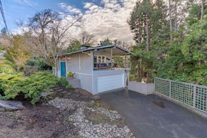 featured image of 3209 Canterbury Dr S