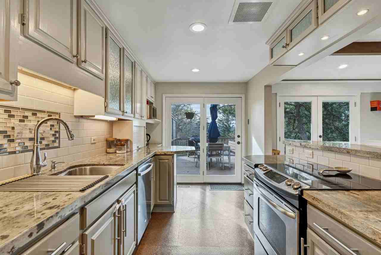 3209 Canterbury Dr S - Photo 4 of 25