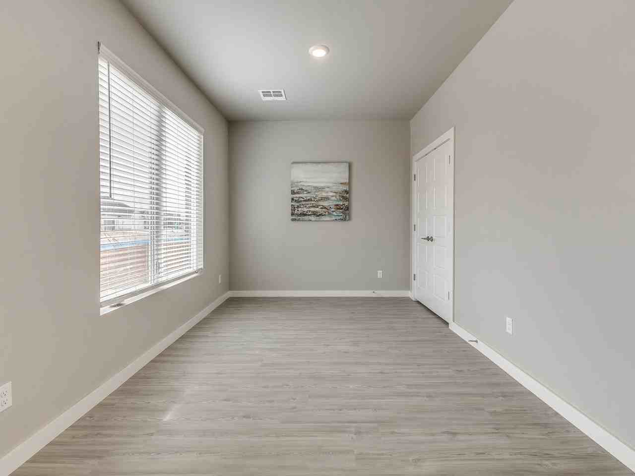 15205 Jasper Ln - Photo 5 of 50