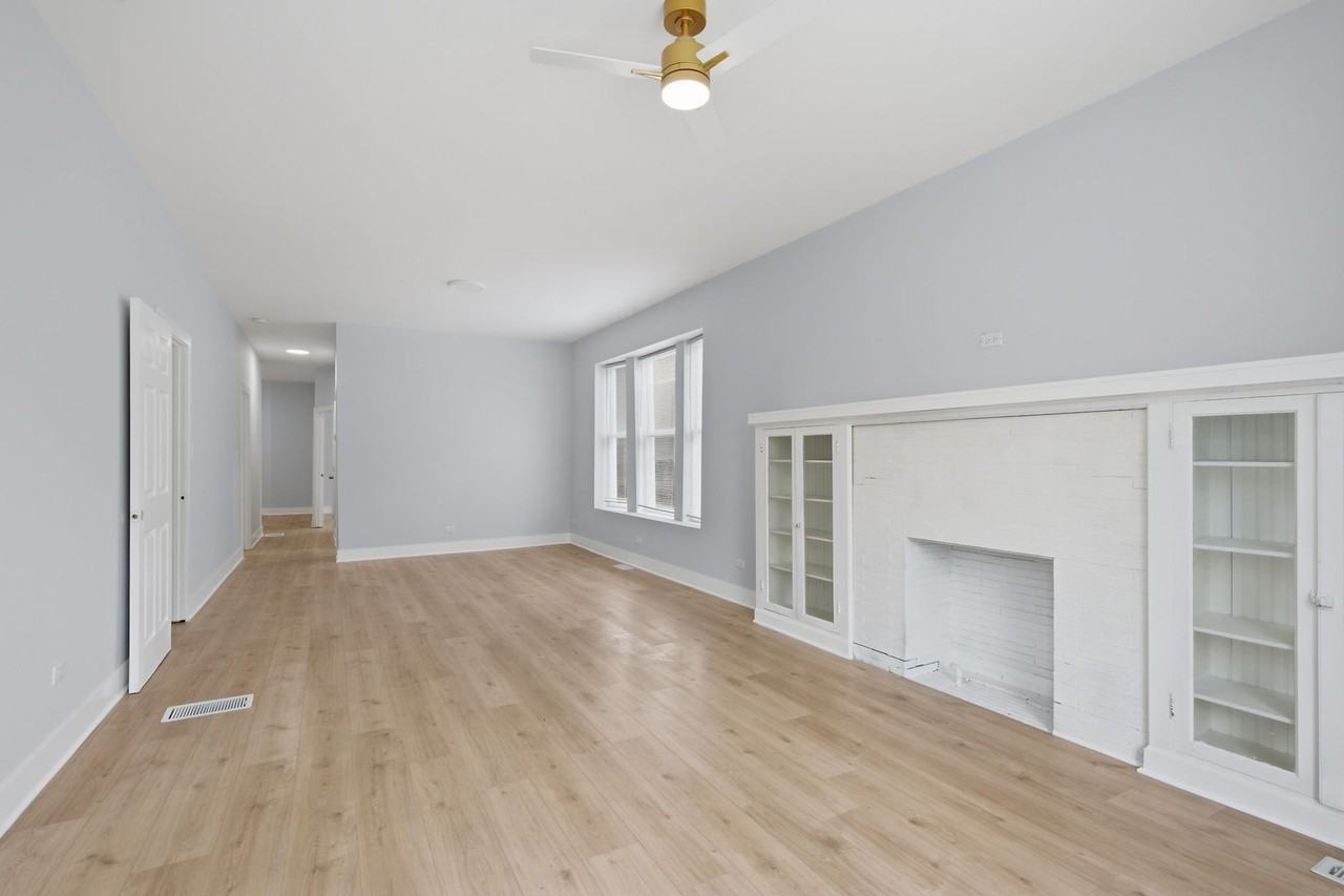 7141 S King Dr. - Photo 5 of 38