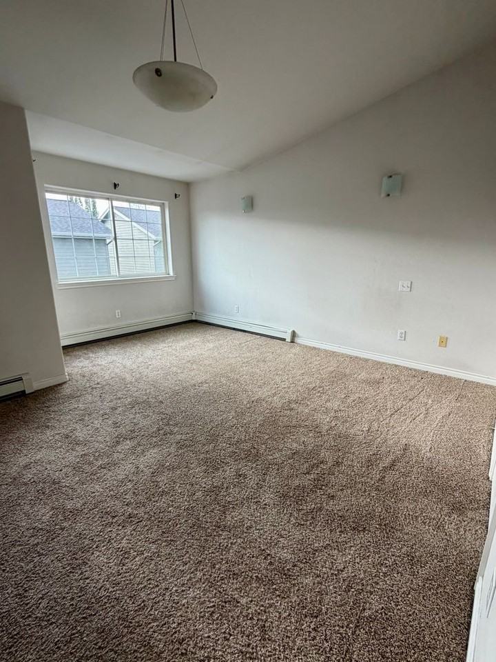 1315 Denali St #8 - Photo 7 of 8