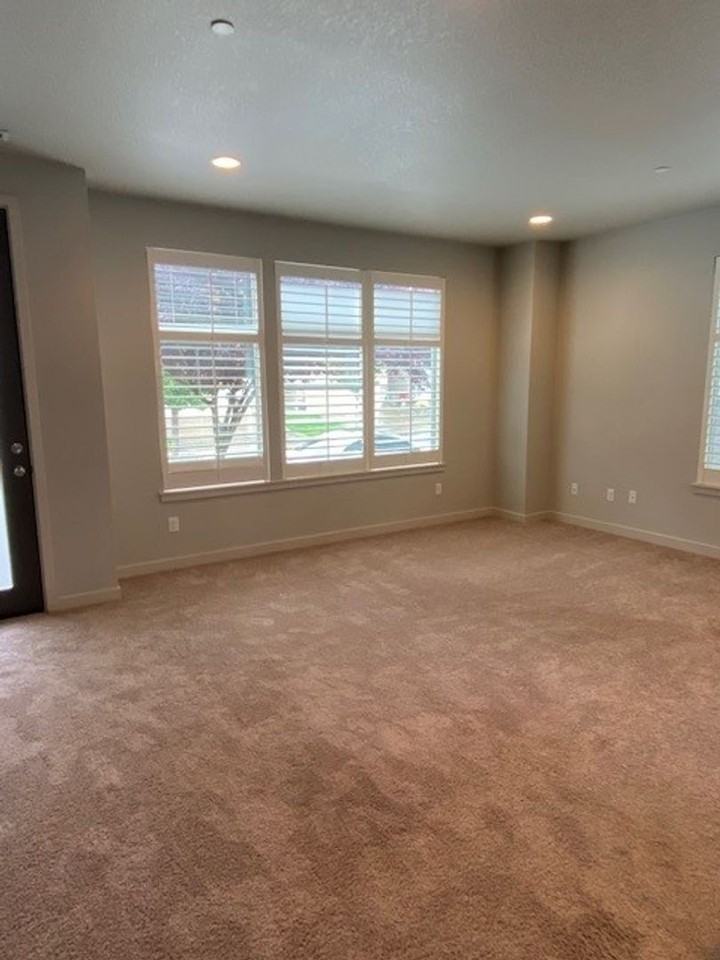 175 N 44th Pl - Photo 5 of 25