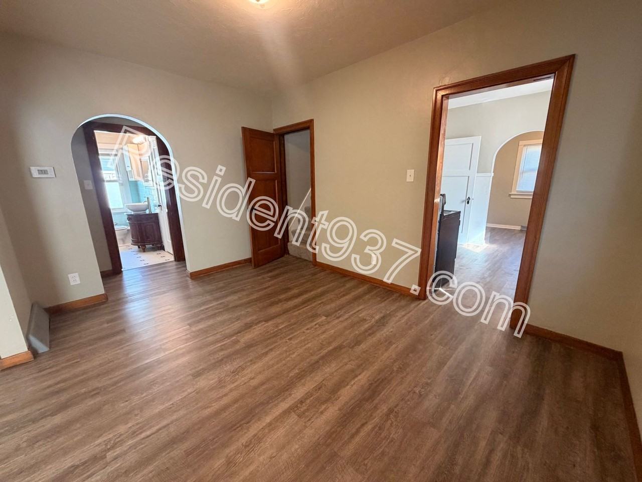 728 Wilmington Ave - Photo 5 of 24