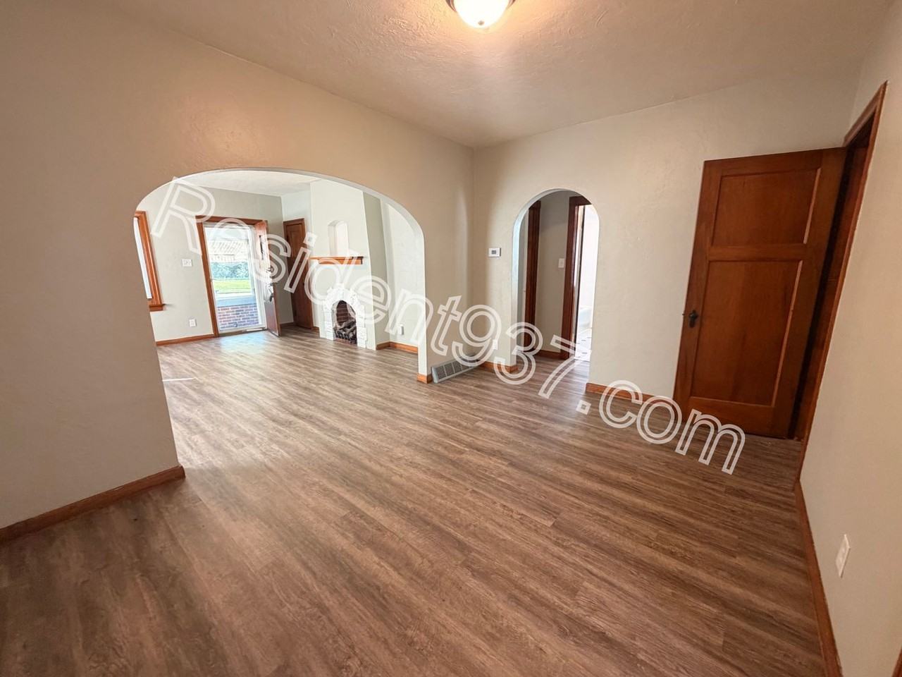 728 Wilmington Ave - Photo 6 of 24