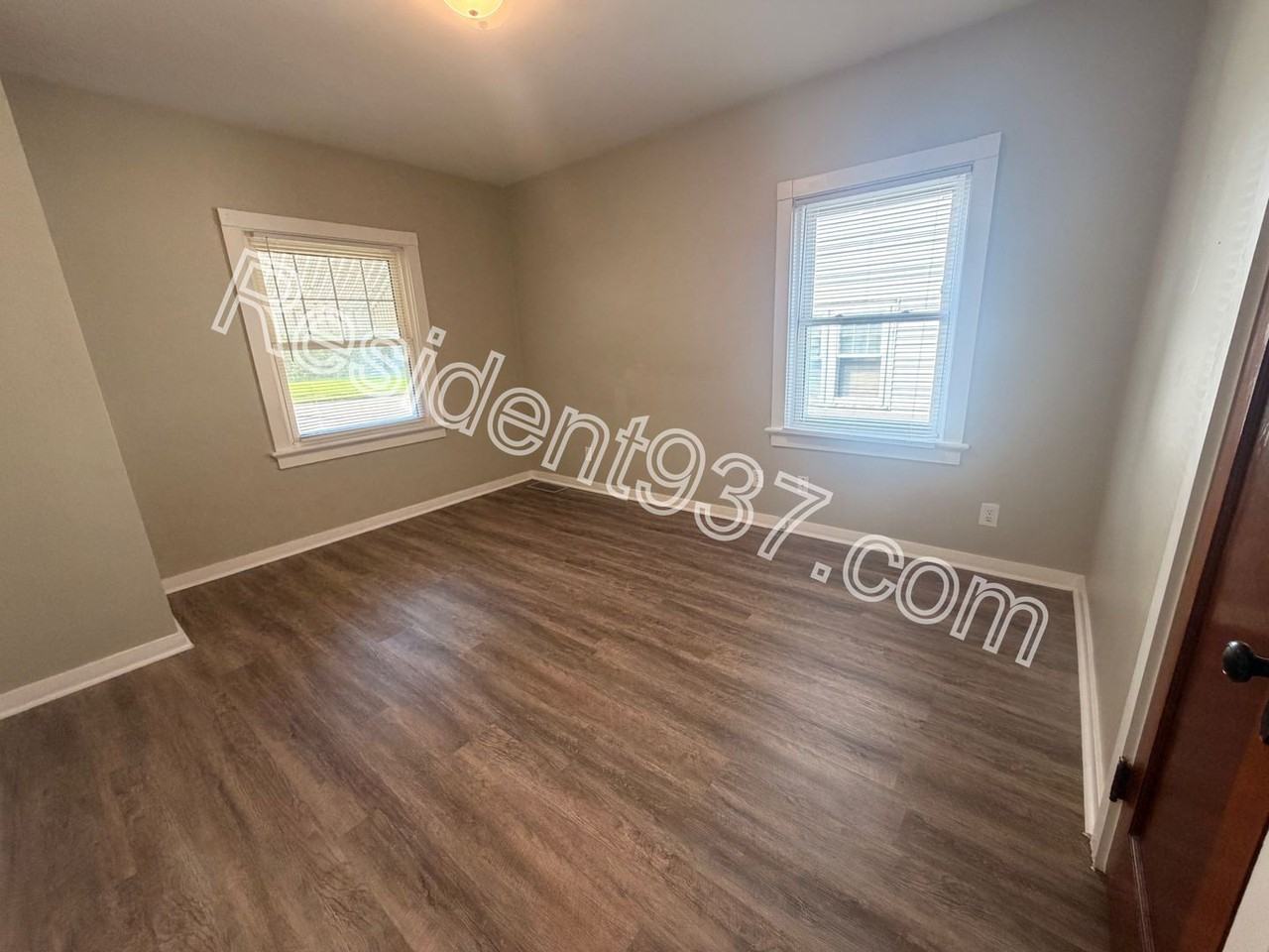 728 Wilmington Ave - Photo 7 of 24
