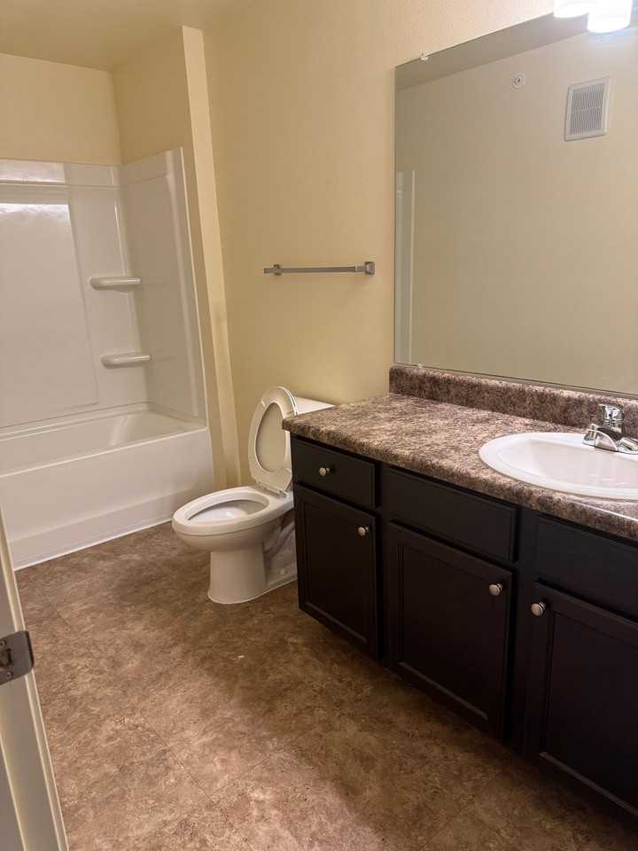 Fieldstone Village Apartments - Photo 4 of 9