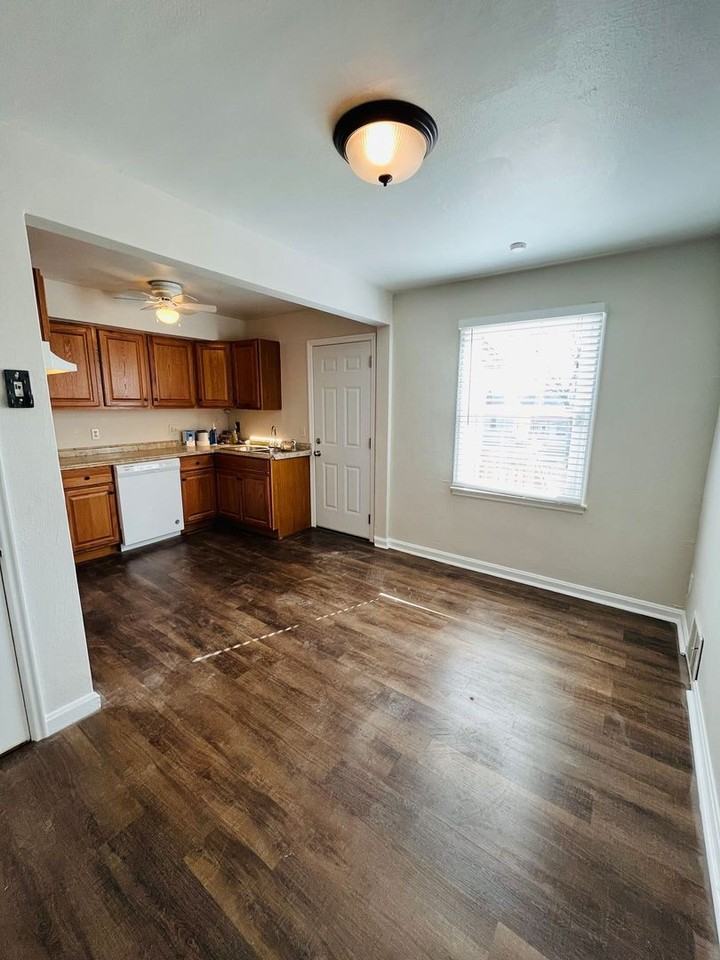 5628 Sunbury Ave - Photo 3 of 10