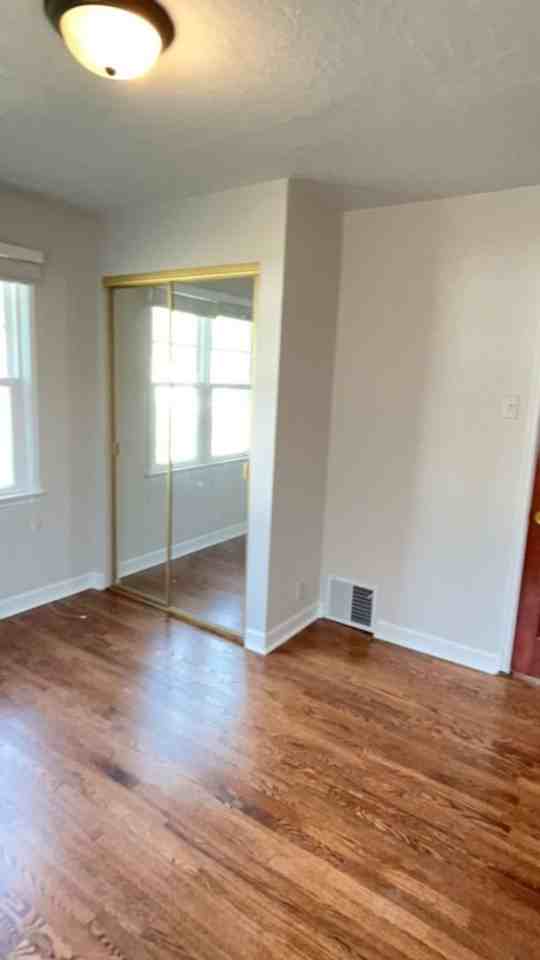 5628 Sunbury Ave - Photo 4 of 10