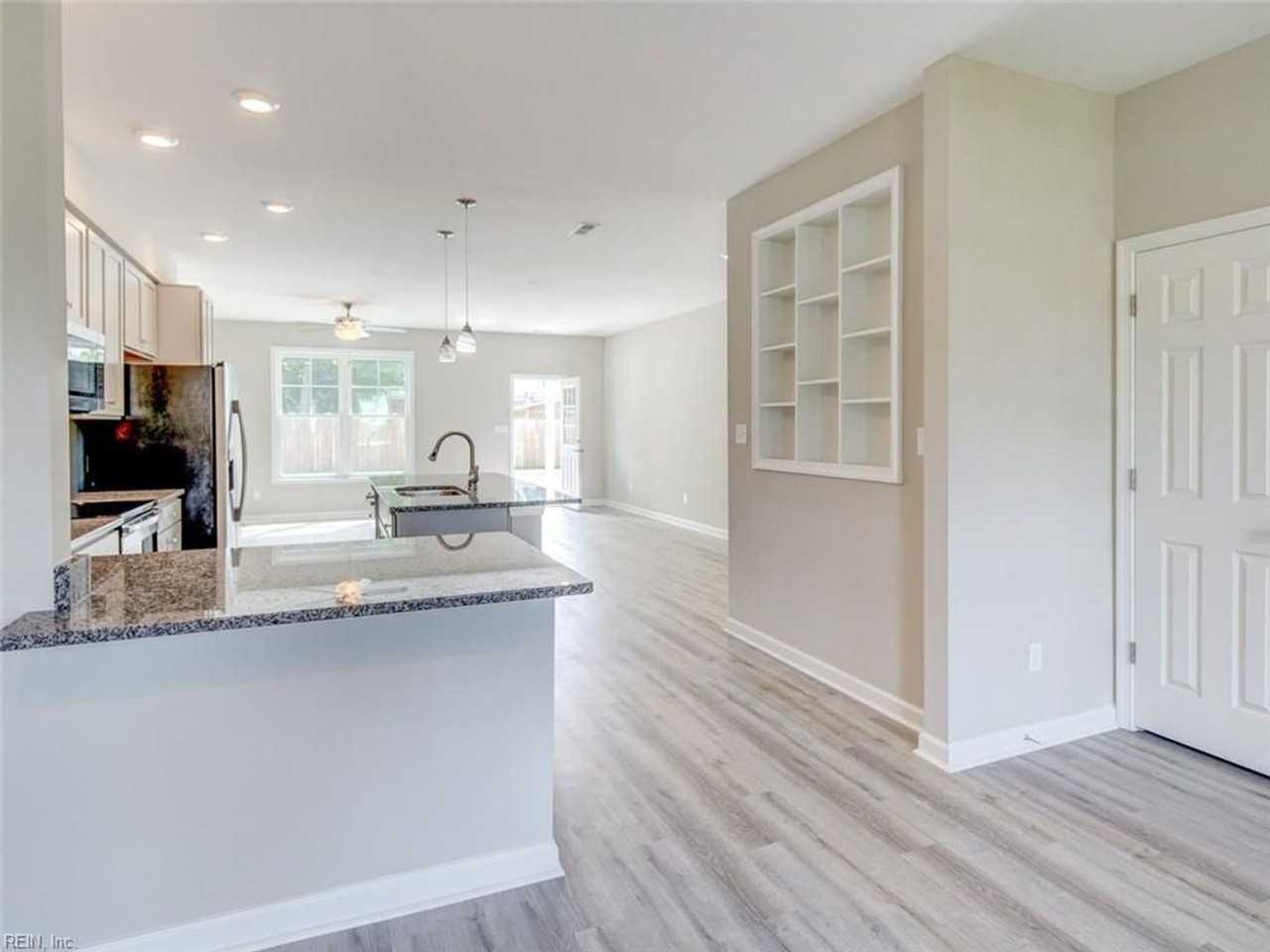 8218 Tidewater Dr - Photo 3 of 19