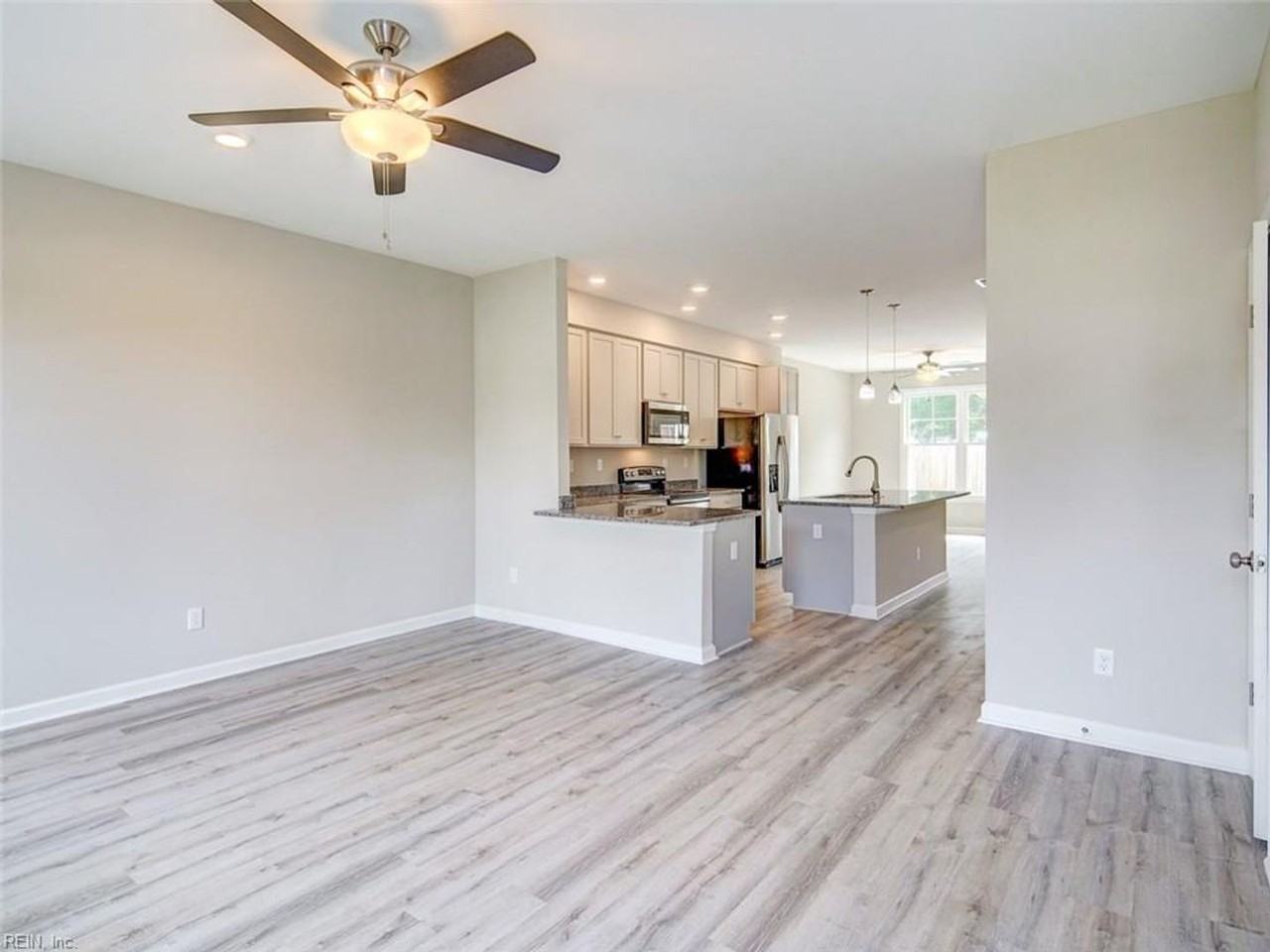 8218 Tidewater Dr - Photo 4 of 19