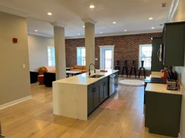 featured image of 30 W 9th St