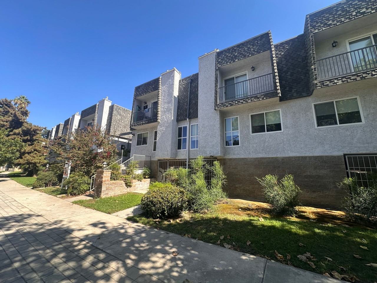 Barclay Square Apartments - Photo 2 of 5