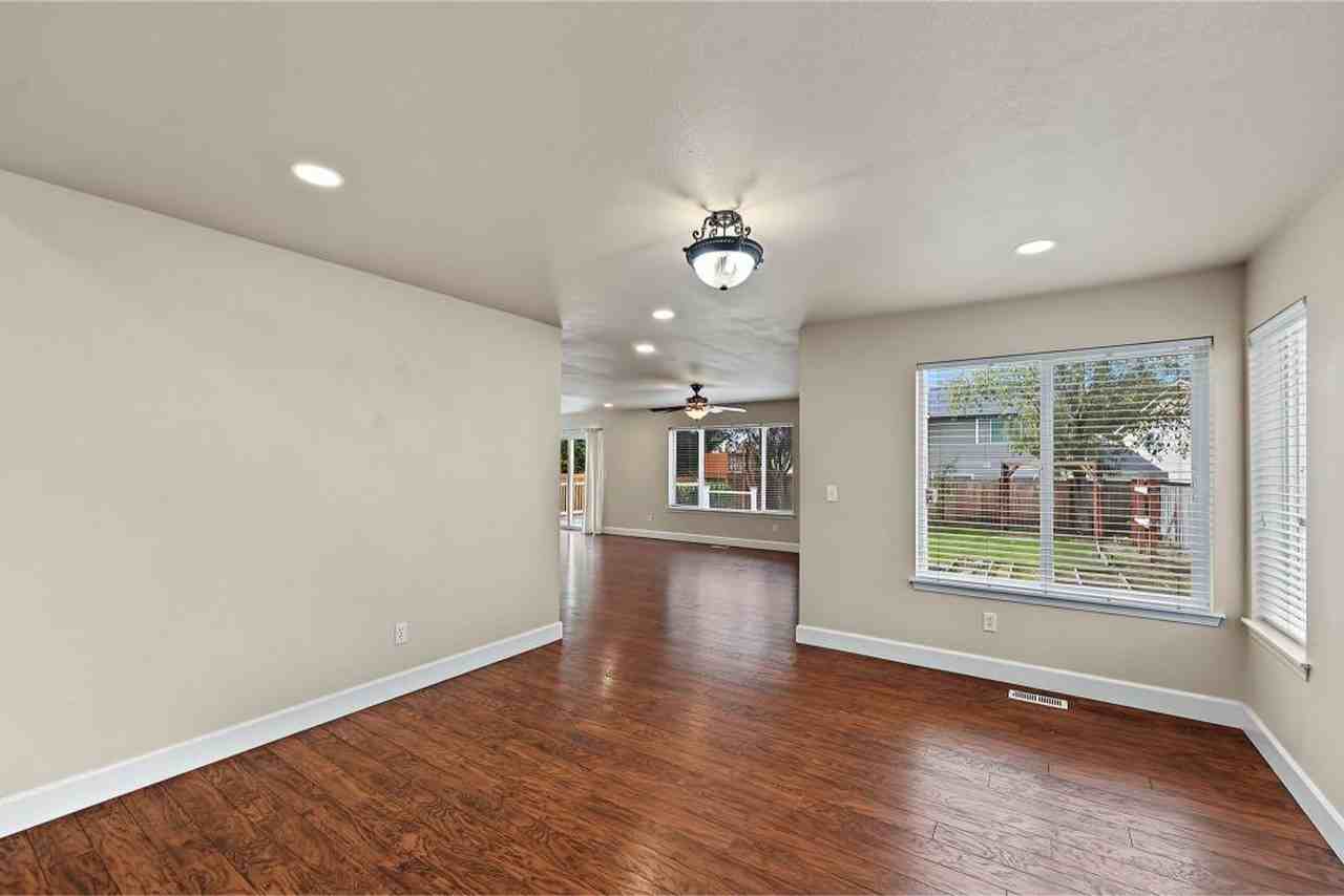 16904 119th Avenue Ct E - Photo 7 of 46