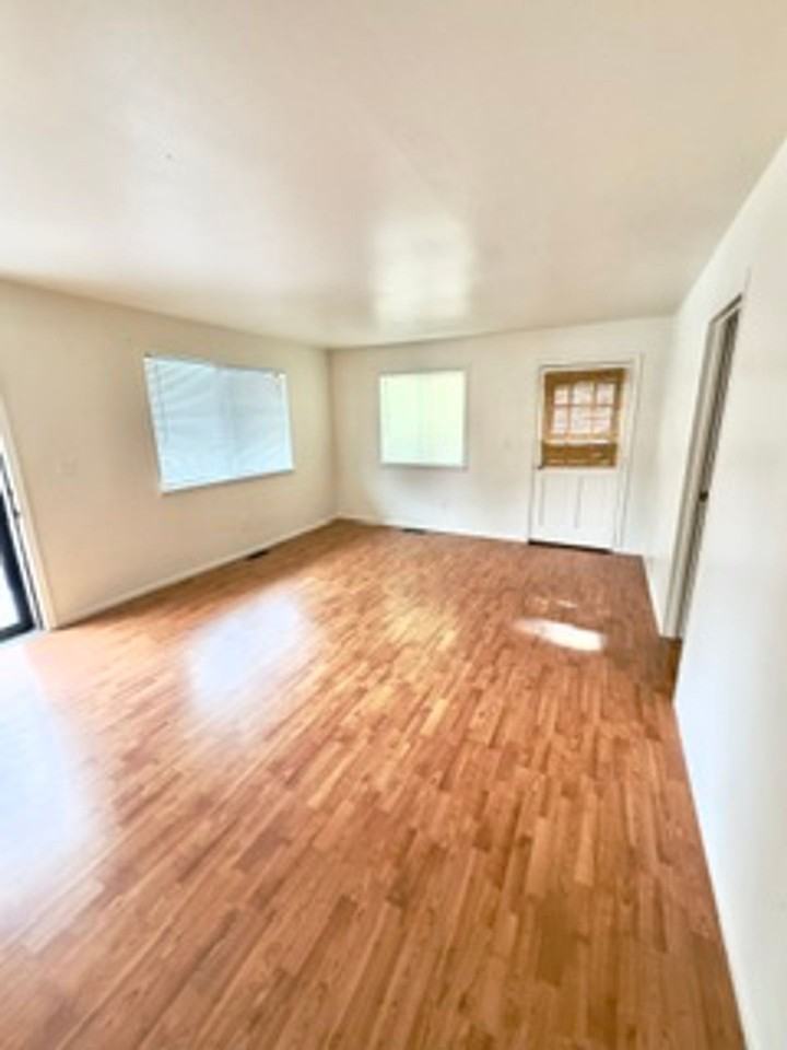 Delightful NOHO Rental - Photo 3 of 7