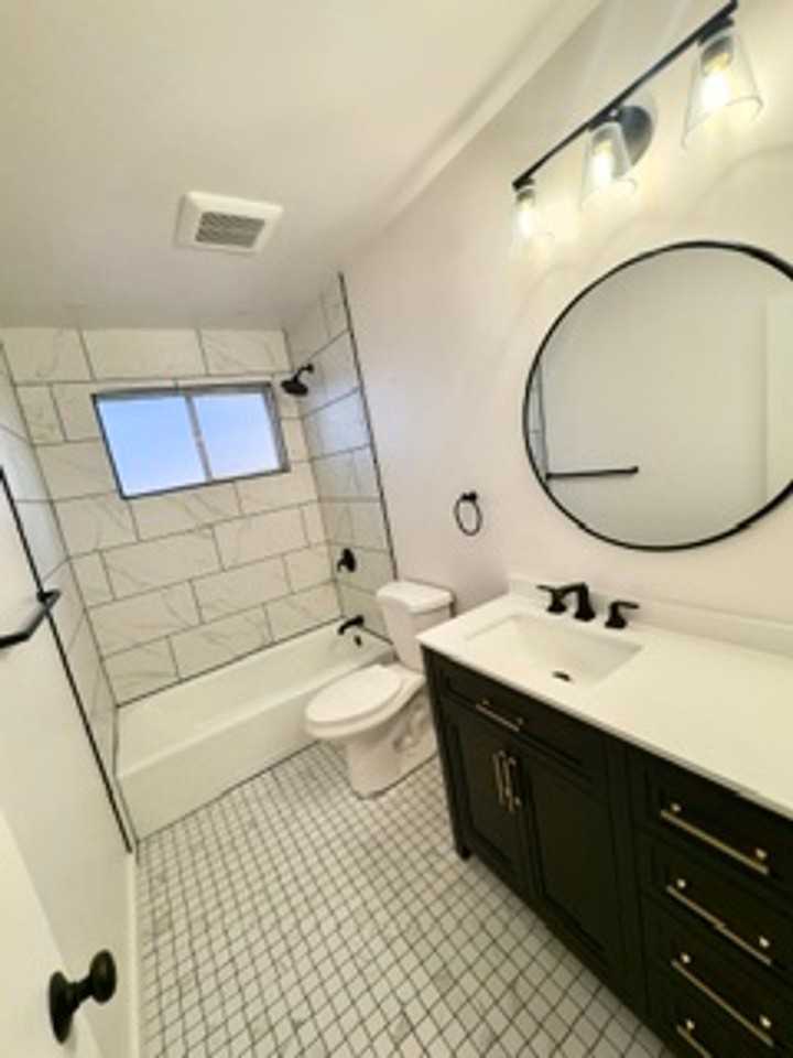 Delightful NOHO Rental - Photo 4 of 7