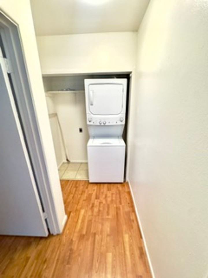 Delightful NOHO Rental - Photo 5 of 7