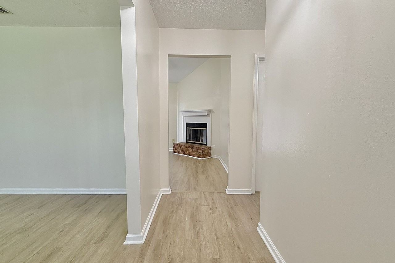 979 Shady Ln - Photo 2 of 40
