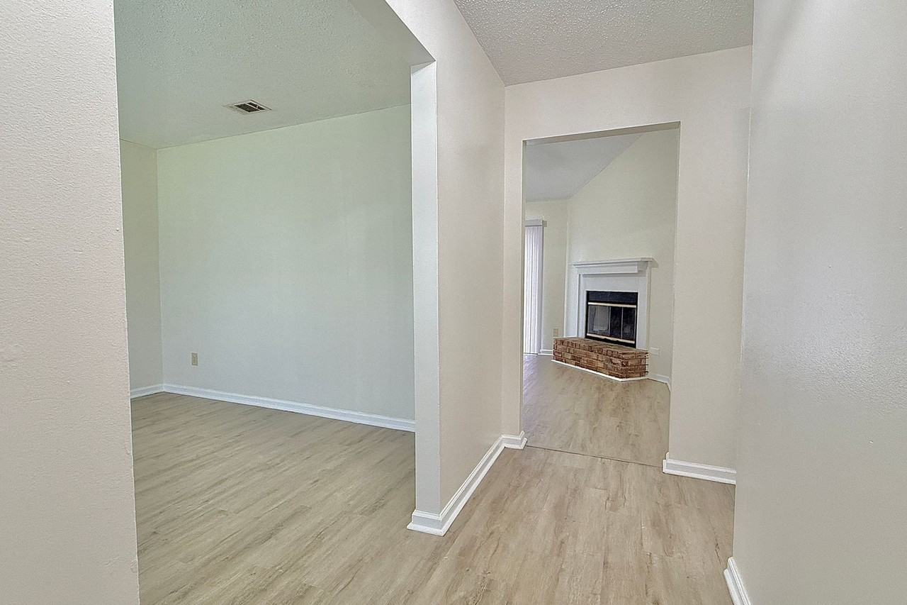 979 Shady Ln - Photo 3 of 40