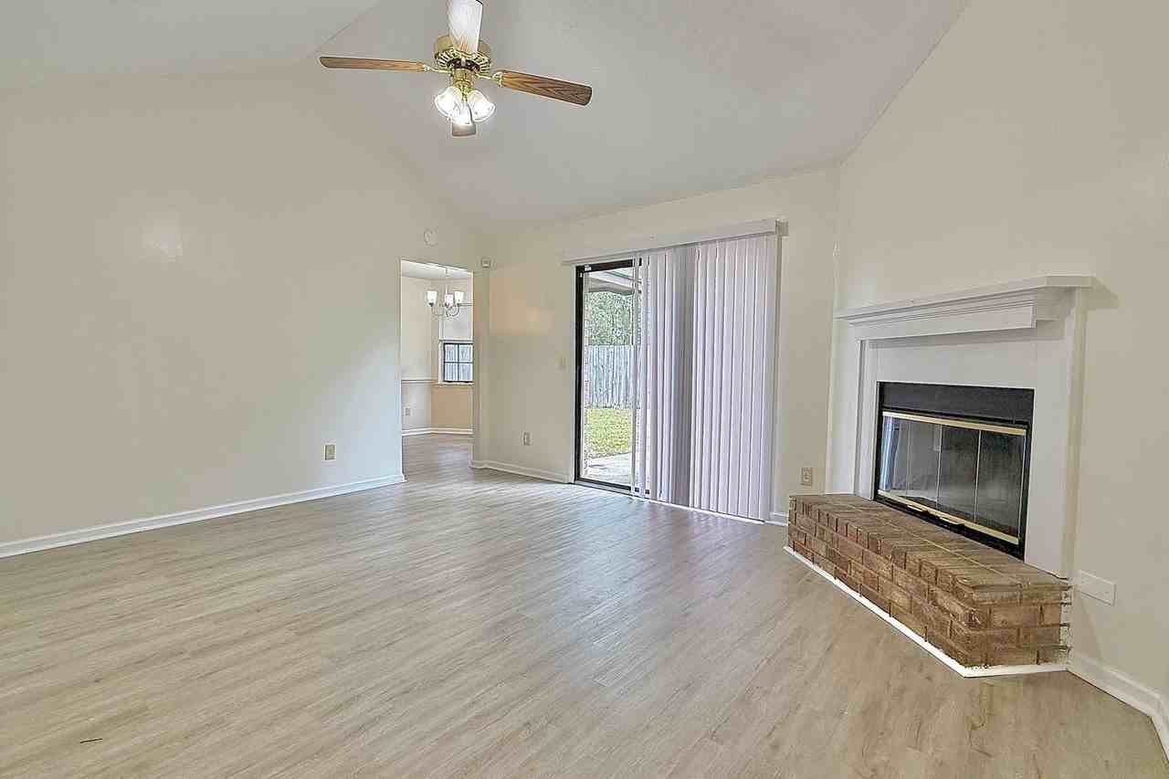 979 Shady Ln - Photo 4 of 40