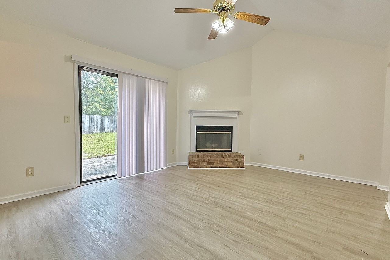 979 Shady Ln - Photo 5 of 40