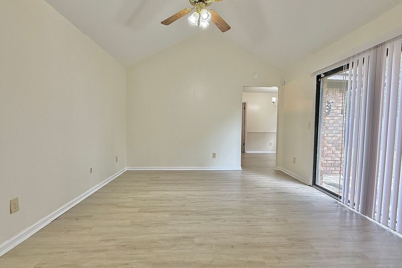979 Shady Ln - Photo 6 of 40