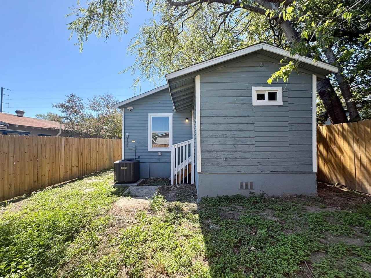 2017 Lyons St - Photo 3 of 10
