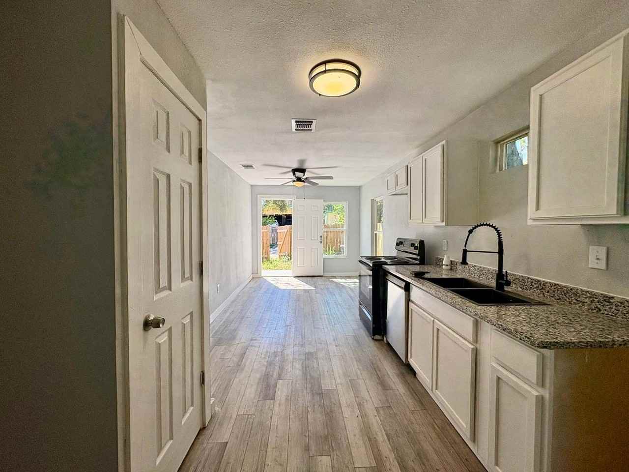 2017 Lyons St - Photo 4 of 10