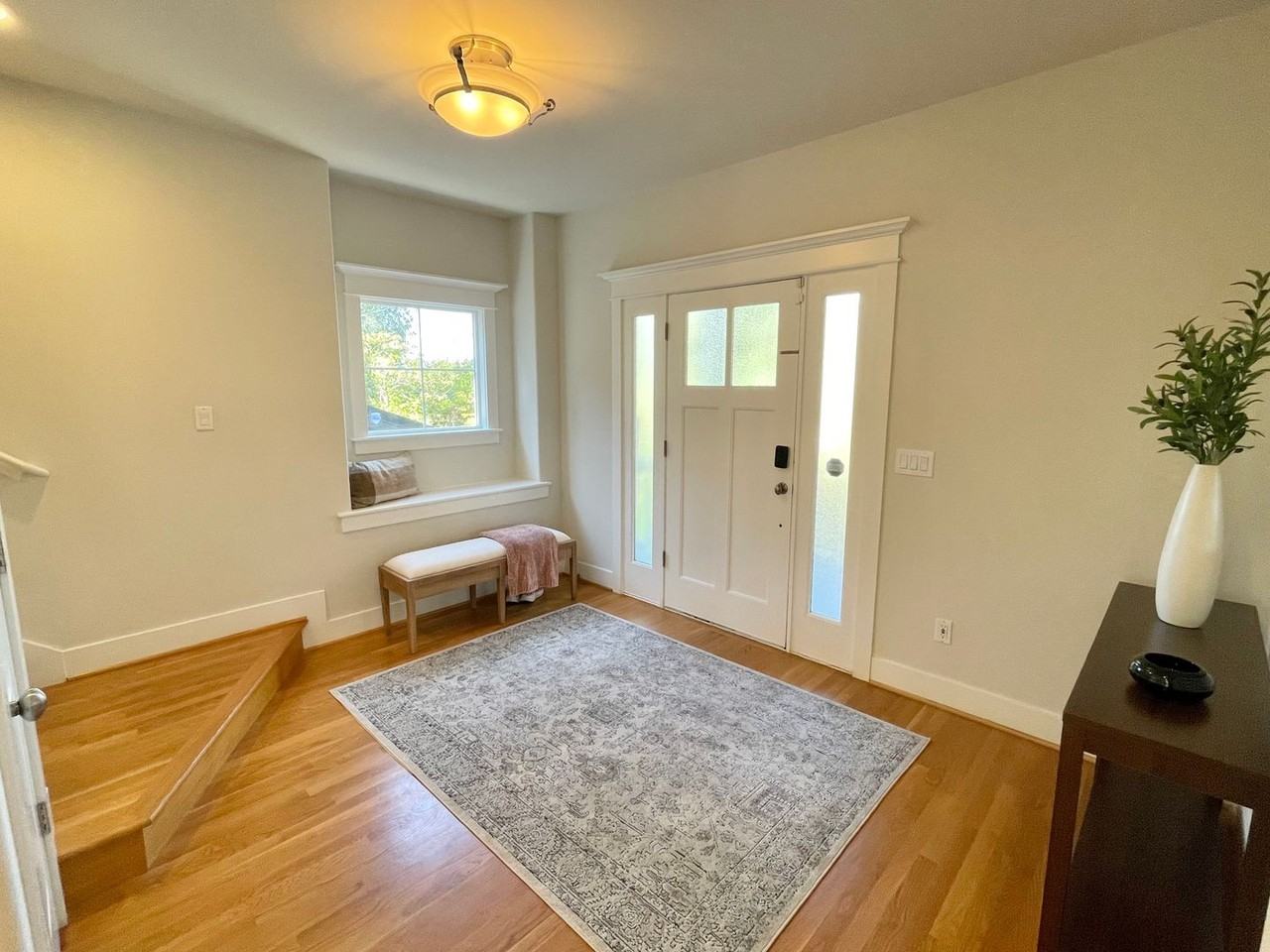621 Ne 77th St - Photo 4 of 32