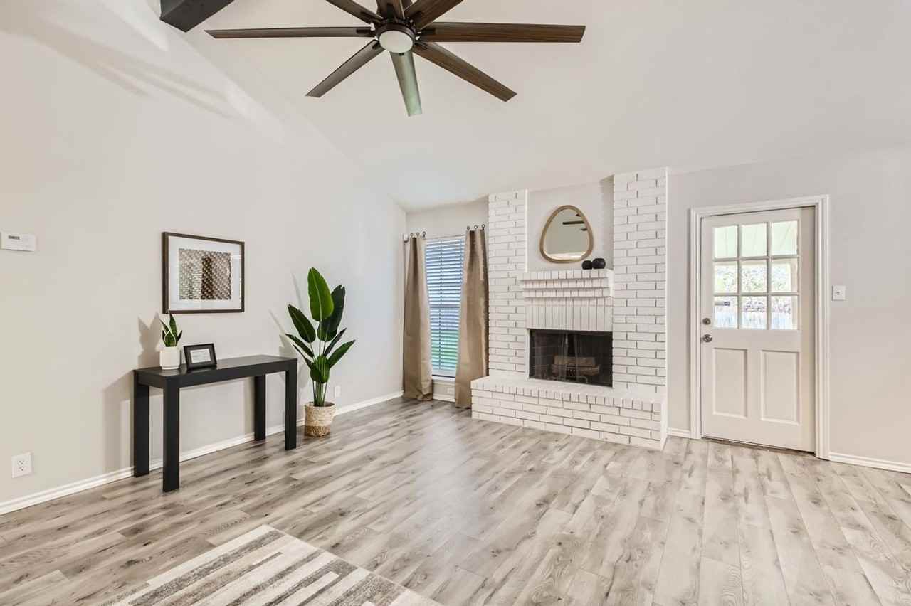 4514 Dove Lake St - Photo 5 of 25
