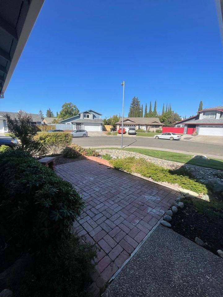 8116 Darien Cir - Photo 6 of 47