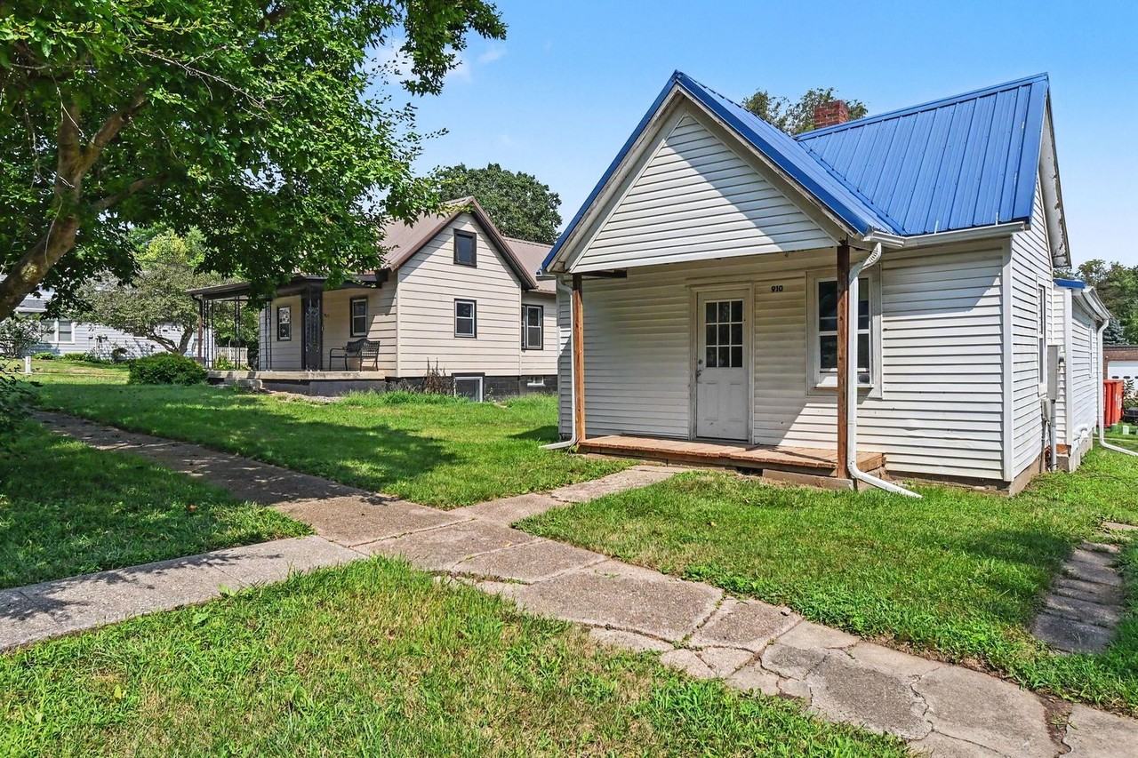 910 Hill St - Photo 3 of 15