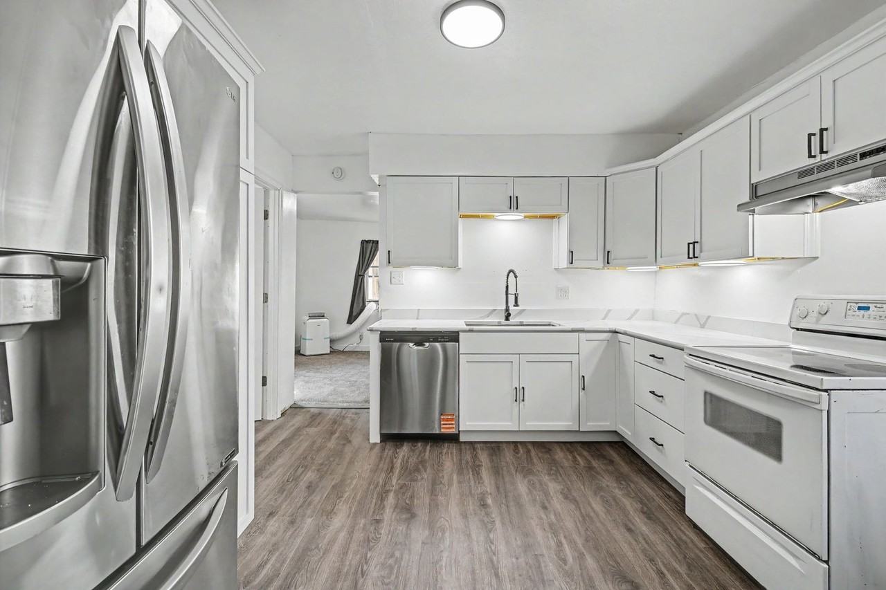 910 Hill St - Photo 5 of 15