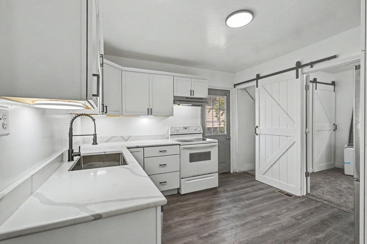 910 Hill St - Photo 6 of 15