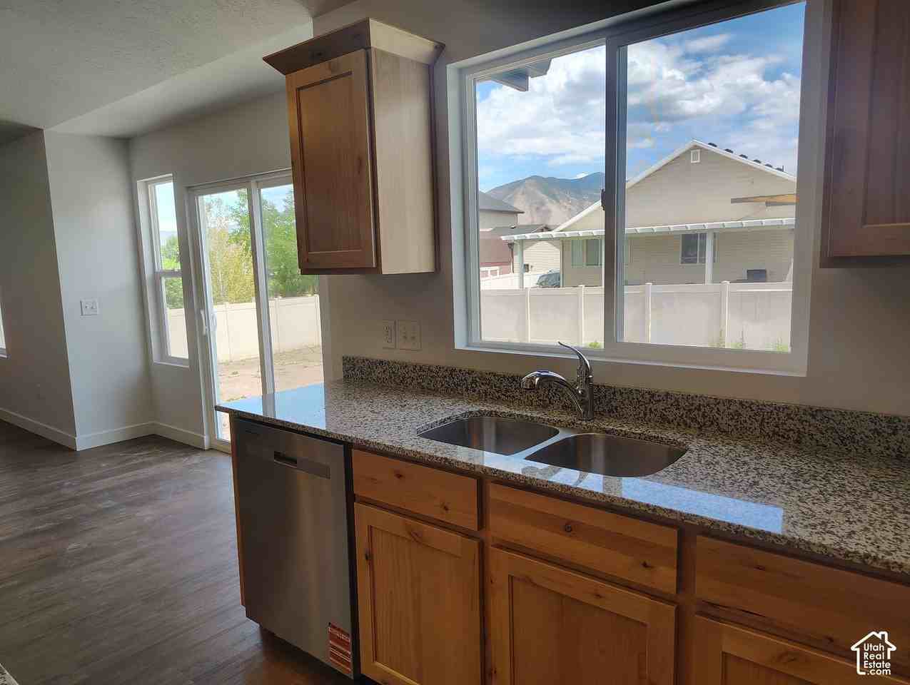 2124 N 90 W - Photo 4 of 19