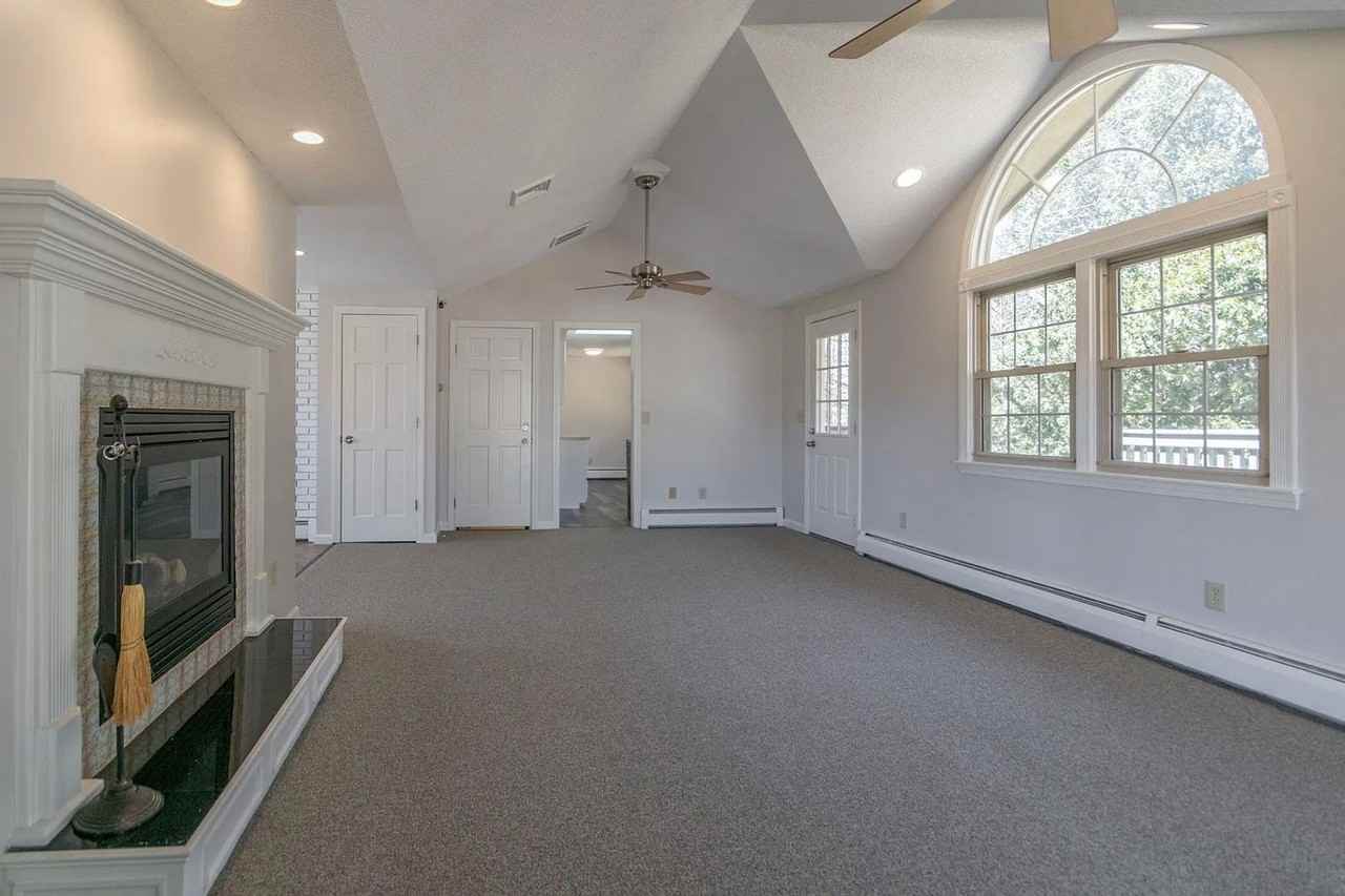 8 Ainslie Dr - Photo 4 of 17