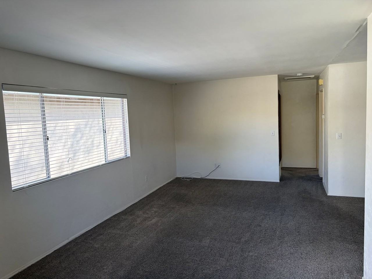 7038 1/2 Mount Vernon St - Photo 2 of 9