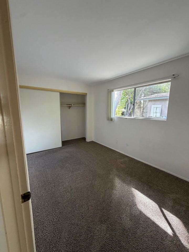 7038 1/2 Mount Vernon St - Photo 6 of 9