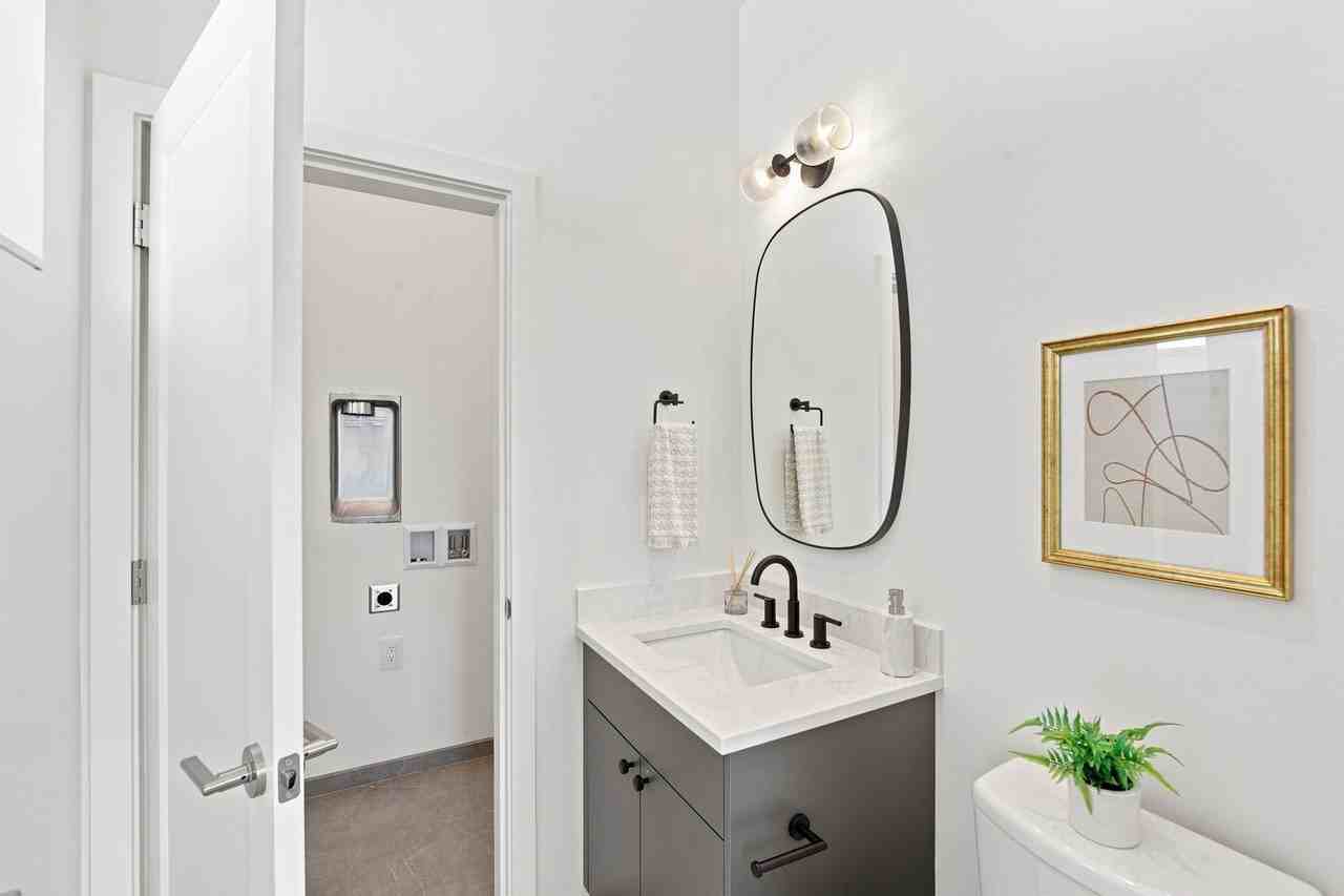 2648 41st Ave Sw #C - Photo 4 of 35