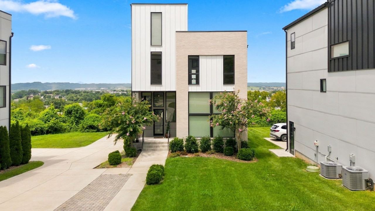 6012A Hill Cir - Photo 2 of 50