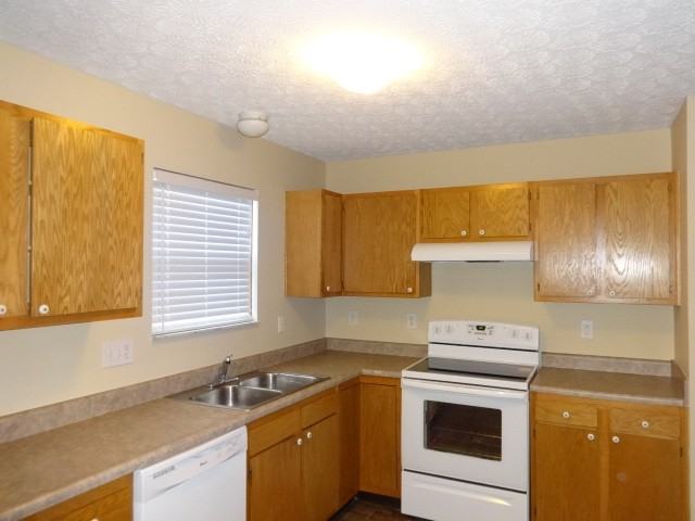 1084 Keny Blvd - Photo 2 of 9