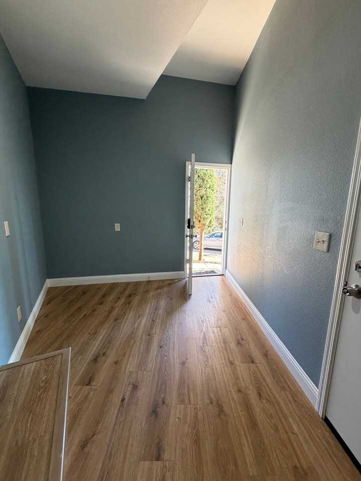 11726 Torrey Pines Dr - Photo 2 of 23